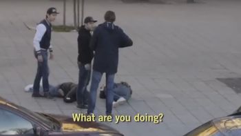 experimento social: ¿que harias si ves que golpean a un nene en la calle? experimento social: ¿que harias si ves que golpean a un nene en la calle?