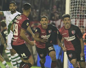 Newells le ganó a Banfield con uno menos