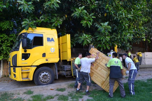 Un indigente denunció a Macri por querer sacarlo de la plaza en la que vive