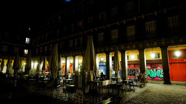 ¿Cómo funcionan las restricciones a la circulación nocturna en el resto del mundo?