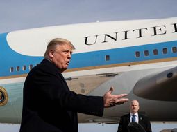 El avión de Donald Trump casi choca con un dron