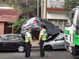 Recolector de residuos chocó a cuatro autos