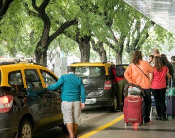 Toda la verdad detrás de la pelea de taxistas y choferes de app en Aeroparque