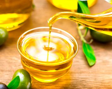 Prohíben el uso y venta de un aceite de oliva trucho