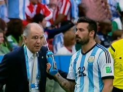 lavezzi, tras mojar a sabella: lo vi un poco nervioso y quise descomprimir lavezzi, tras mojar a sabella: lo vi un poco nervioso y quise descomprimir