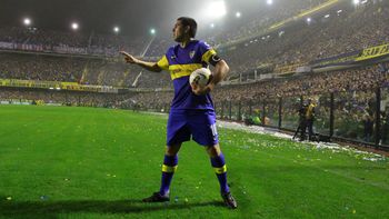 riquelme vuelve a jugar en el patio de su casa riquelme vuelve a jugar en el patio de su casa