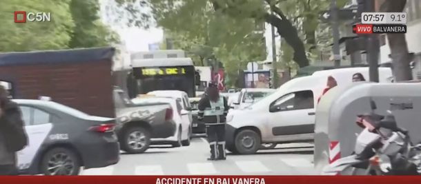 El conductor del vehículo, que chocó a dos autos estacionados y sin ocupantes, fue trasladado al hospital Ramos Mejía. El conductor del vehículo, que chocó a dos autos estacionados y sin ocupantes, fue trasladado al hospital Ramos Mejía.