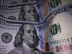 La dolarización en Argentina tendría un impacto en la economía uruguaya. La dolarización en Argentina tendría un impacto en la economía uruguaya.