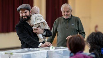 elecciones en chile: gabriel boric voto y llamo a la unidad nacional elecciones en chile: gabriel boric voto y llamo a la unidad nacional