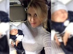 Wanda llevó a la cancha a Isabella. Wanda llevó a la cancha a Isabella.