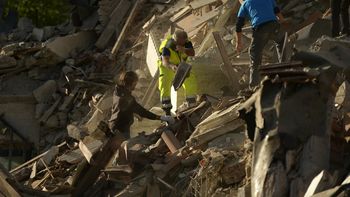 fuerte terremoto sacude al centro de italia repercutiendo en roma y en el vaticano fuerte terremoto sacude al centro de italia repercutiendo en roma y en el vaticano