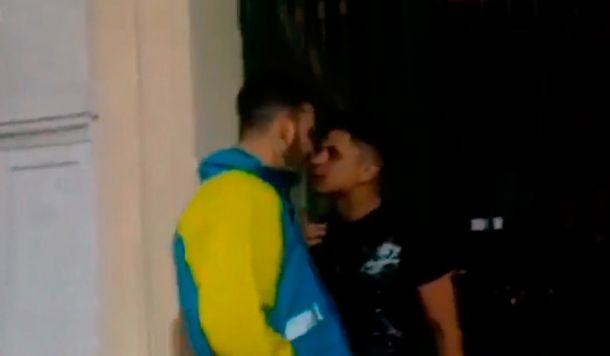 Escapó de un control y atropelló a un agente de tránsito: lo detuvieron a los golpes