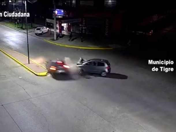 Impactante accidente en Tigre: un auto perdió el control e impactó de frente contra otro