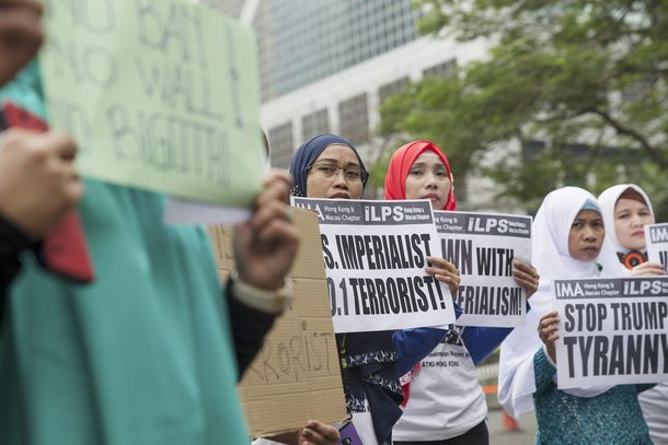 Musulmanes marchan contra el decreto de Donald Trump