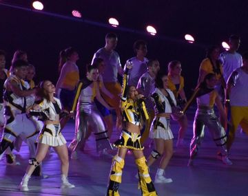 Conductores de TV paraguaya se burlan en vivo de Tini Stoessel