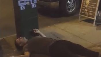 video: de una pina, patovica dejo inconsciente a un joven video: de una pina, patovica dejo inconsciente a un joven