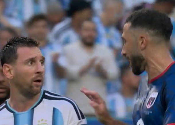 ¿Qué pasó entre Lionel Messi y Pico Lopes de Cabo Verde al cierre del primer tiempo?