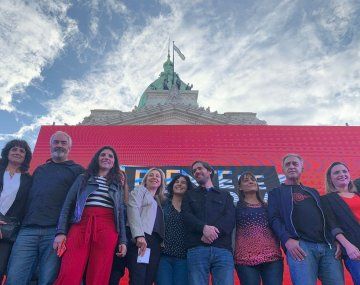 Aseguran que se agarraron a trompadas en el cierre de campaña del FIT: los memes