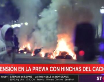 Incidentes: hinchas de Colo Colo prendieron fuego en la previa del duelo con Boca