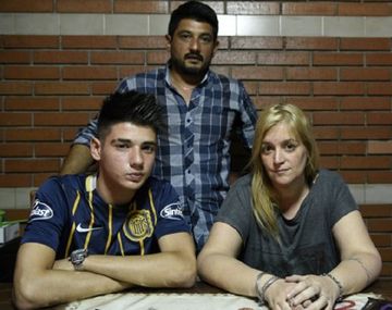 Lo dejaron sin acto de graduación y sin diploma por su corte de pelo