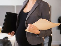 Monotributistas y madres: la brutalidad de no contar con una licencia que las ampare