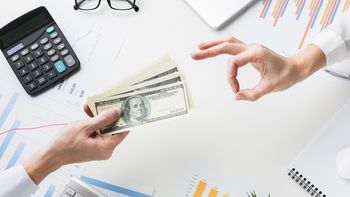 El dólar cerró cerca de los 40 pesos y está por encima del valor que esperan los agentes económicos. El dólar cerró cerca de los 40 pesos y está por encima del valor que esperan los agentes económicos.