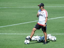 Marcelo Gallardo prepara a sus jugadores para la Supercopa Argetina Marcelo Gallardo prepara a sus jugadores para la Supercopa Argetina