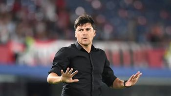 cacique medina llega a la plata para asumir como nuevo dt de estudiantes cacique medina llega a la plata para asumir como nuevo dt de estudiantes