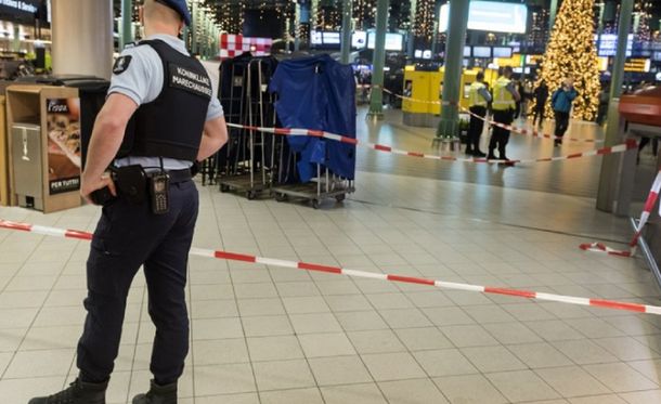 Evacuaron el aeropuerto de Amsterdam porque un hombre aseguró tener una bomba