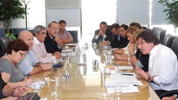 gobierno y docentes acordaron una suba salarial y del incentivo gobierno y docentes acordaron una suba salarial y del incentivo