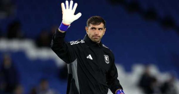 Dibu Martínez, baja a último momento en Aston Villa y alarma en la Selección Argentina: ¿qué le pasó?