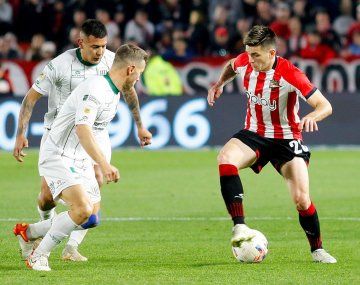 Estudiantes venció 1-0 a Banfield y sigue de cerca a River