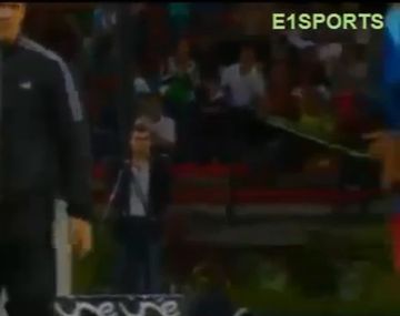 Un nene colombiano entró a la cancha para saludar a su ídolo
