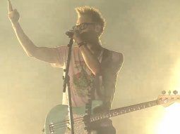 segundo, francia: el saludo al publico argentino de blink 182 en el lollapalooza segundo, francia: el saludo al publico argentino de blink 182 en el lollapalooza