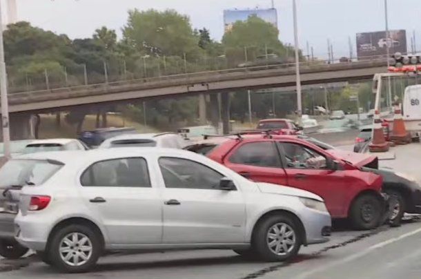 Caos en Panamericana por un choque múltiple: hay al menos cinco vehículos involucrados y dos heridos