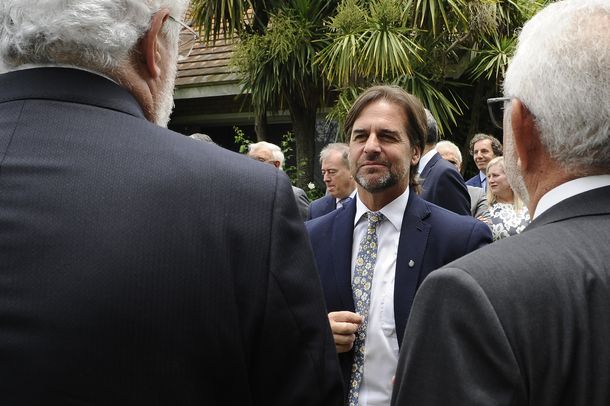 El presidente Luis Lacalle Pou no podrá viajar este lunes a la Antártida