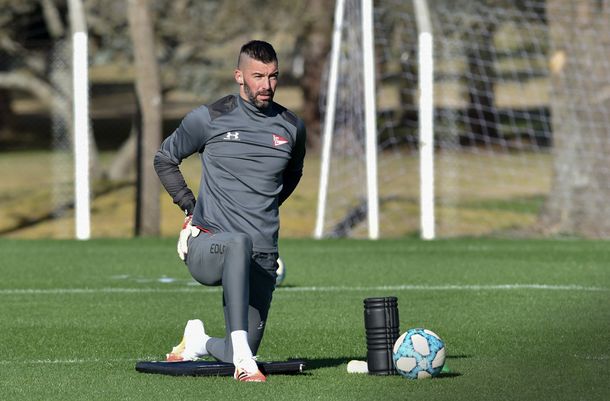 Andújar cruzó con un meme a los dirigentes de Estudiantes