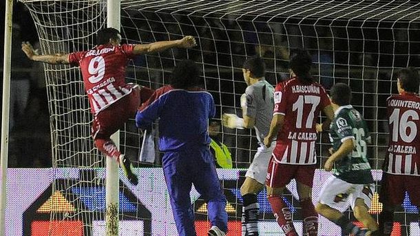 Detienen en Chile a un argentino por una patada voladora