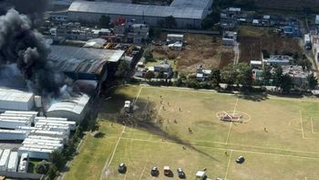 tragedia en mexico: se estrello un jet privado y murieron 10 personas tragedia en mexico: se estrello un jet privado y murieron 10 personas