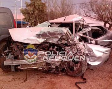 Impresionante choque frontal deja dos muertos y un herido