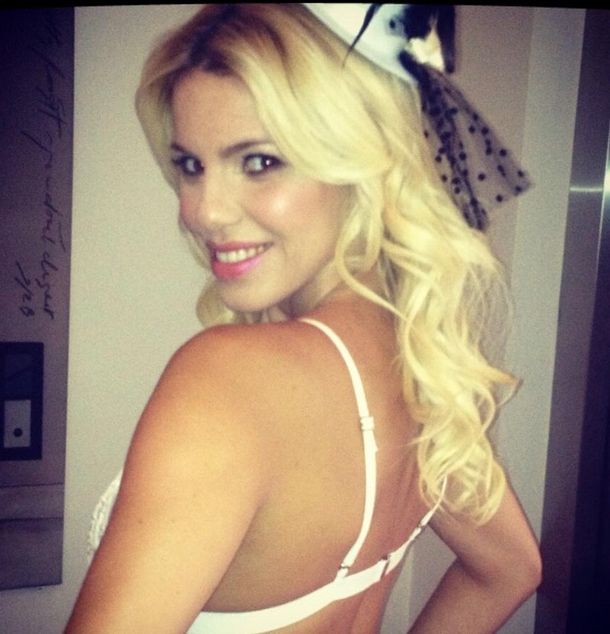 Lola Bezerra presentó en Twitter su campaña de ropa interior