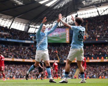 El Manchester City goleó al Liverpool y pasó a las semifinales de la FA Cup
