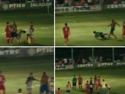 otra cobarde agresion: un hincha entro a la cancha y le pego a un arbitro otra cobarde agresion: un hincha entro a la cancha y le pego a un arbitro