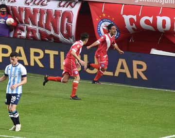 Argentinos profundizó la crisis de Racing
