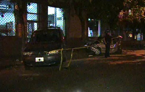 Triple choque en Almagro: una camioneta embistió a dos autos y escapó