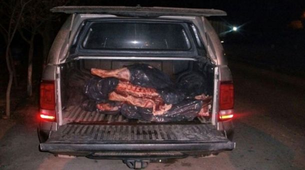 Llevaban 250 kilos de carne arriba de una camioneta del sindicato de petroleros