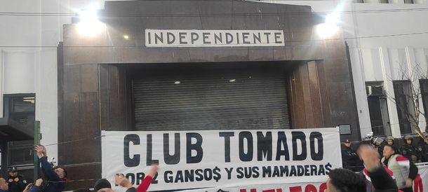 Arde Independiente: graves incidentes en la sede