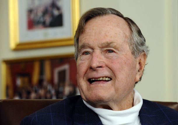 George H. W. Bush tiene 92 años George H. W. Bush tiene 92 años