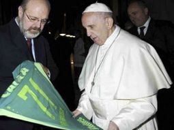 El Papa recibió la camiseta de Chapecoense El Papa recibió la camiseta de Chapecoense