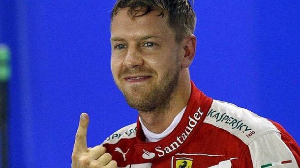 Vettel largará primero en Singapur y Ferrari cortó una sequía de tres años sin pole position
